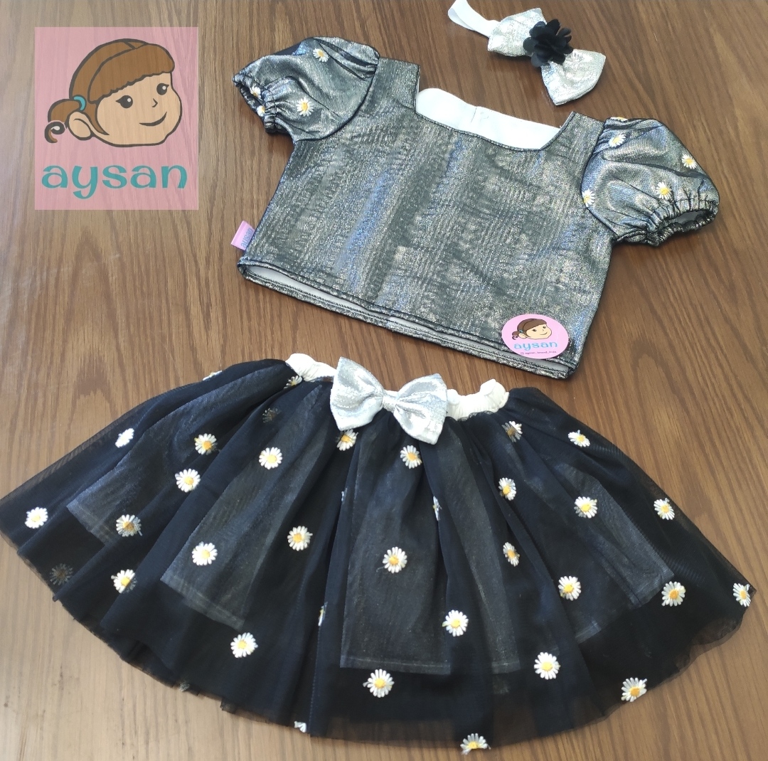 ست کراپ دامن گل بابونه رنگ مشکی نقره ای